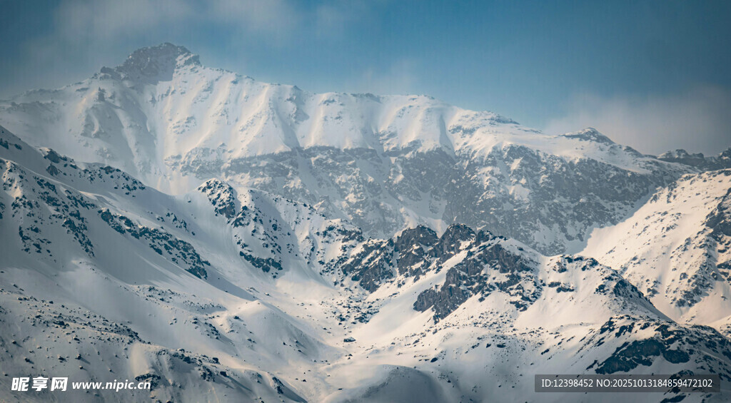 壮丽雪山景观
