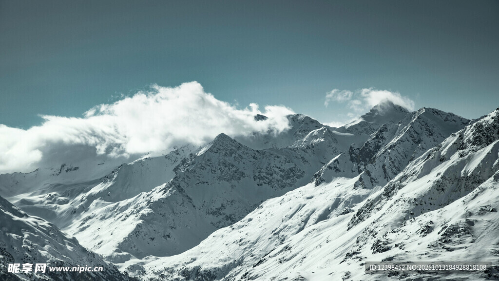 壮丽雪山景观
