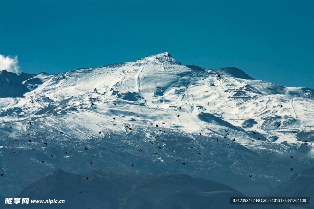 雪山壮丽风光