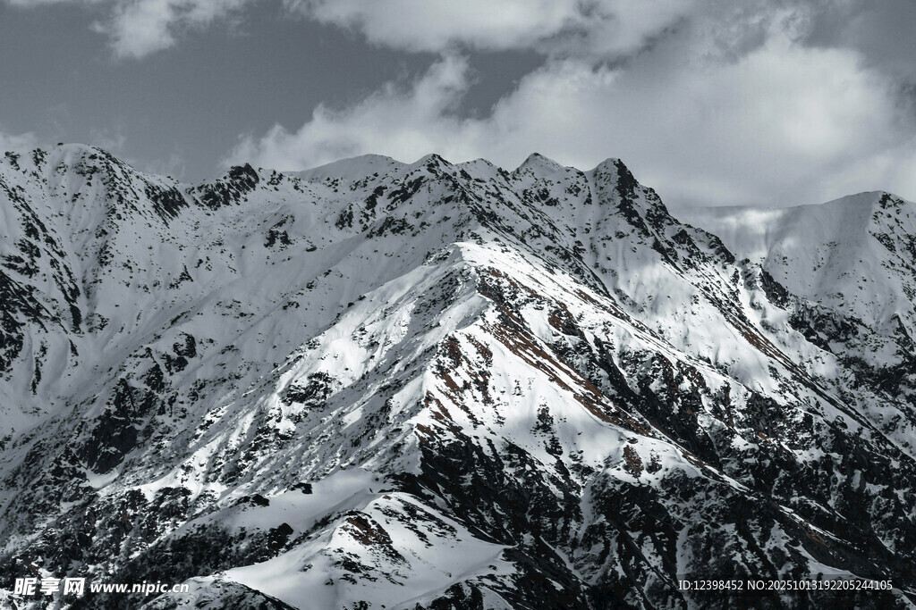 雪山壮丽景观