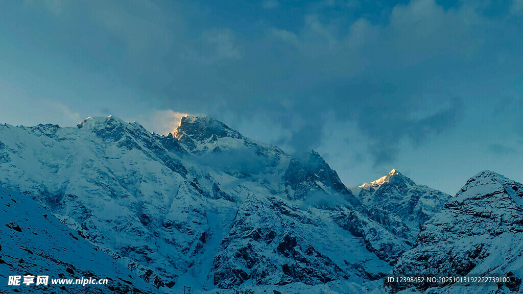 壮丽雪山美景