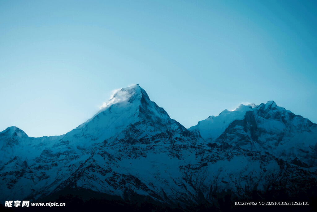 雪山壮丽景色