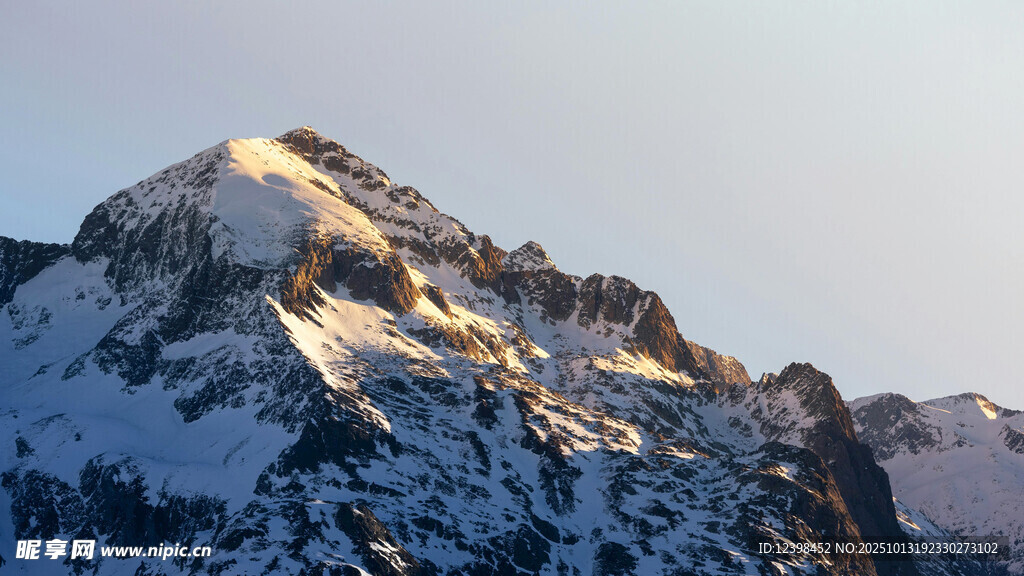 雪山壮丽景致
