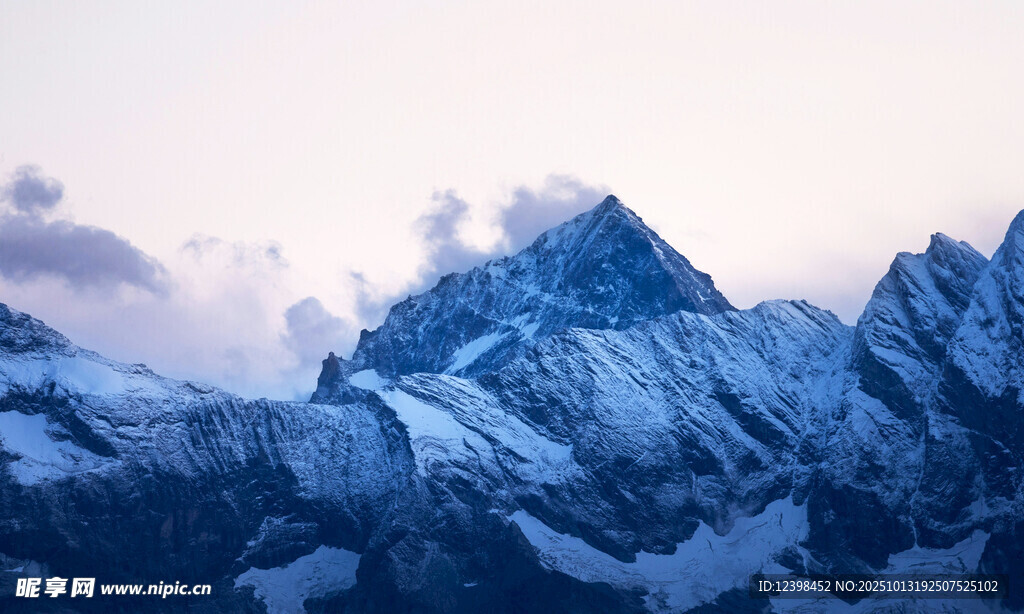 壮丽雪山美景