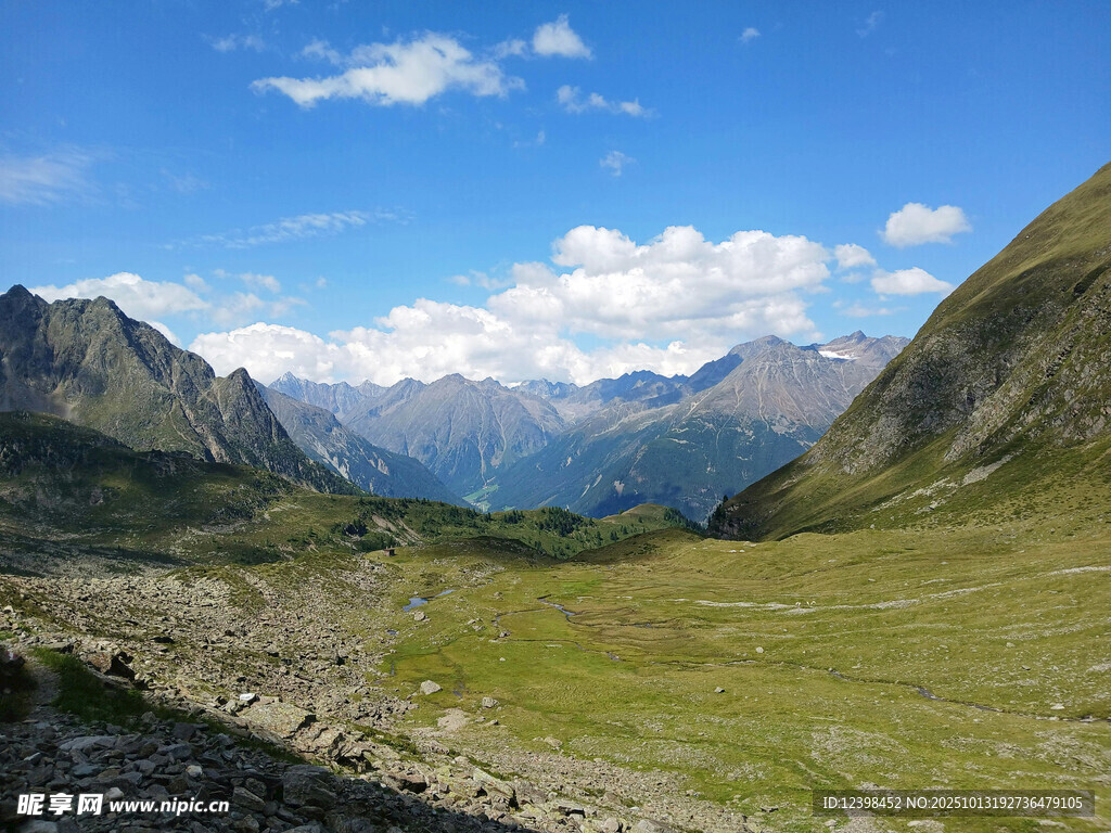 山间草原美景