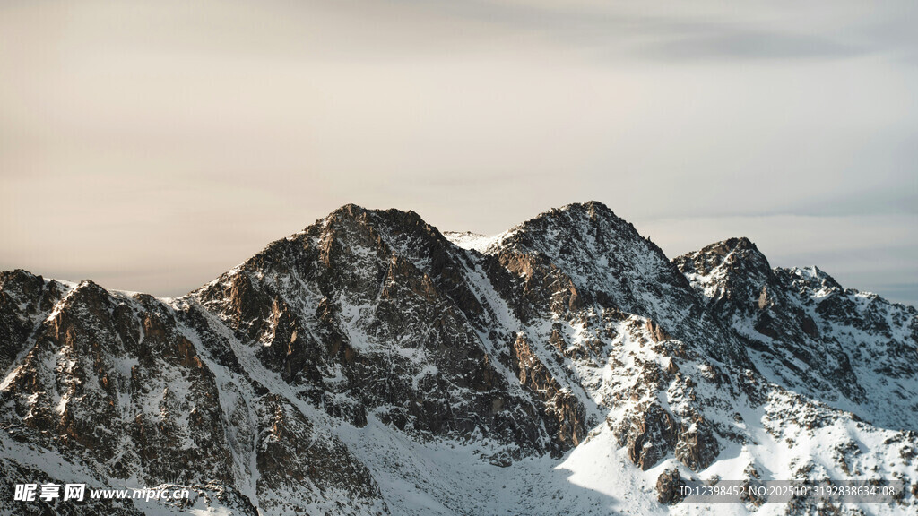 壮丽雪山景观