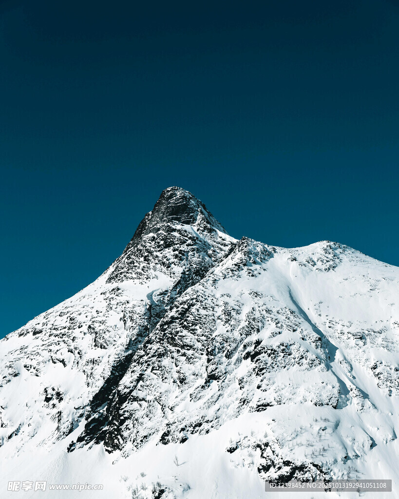 巍峨雪山之巅