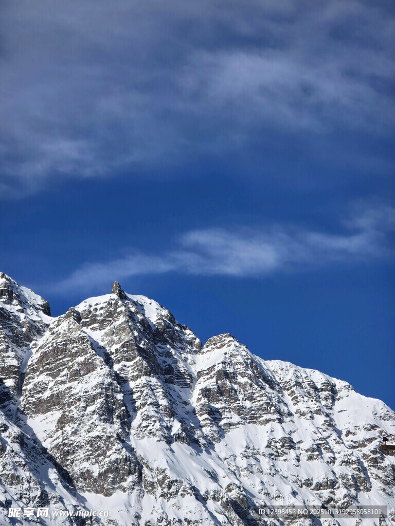 巍峨雪山