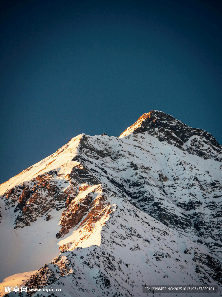 雪山壮丽景致