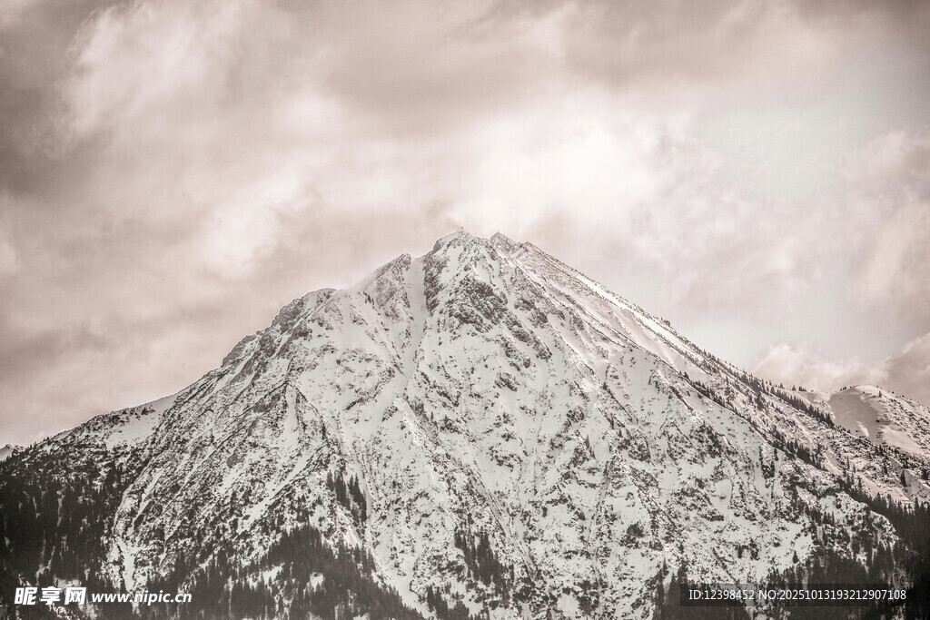 雪山壮丽景色