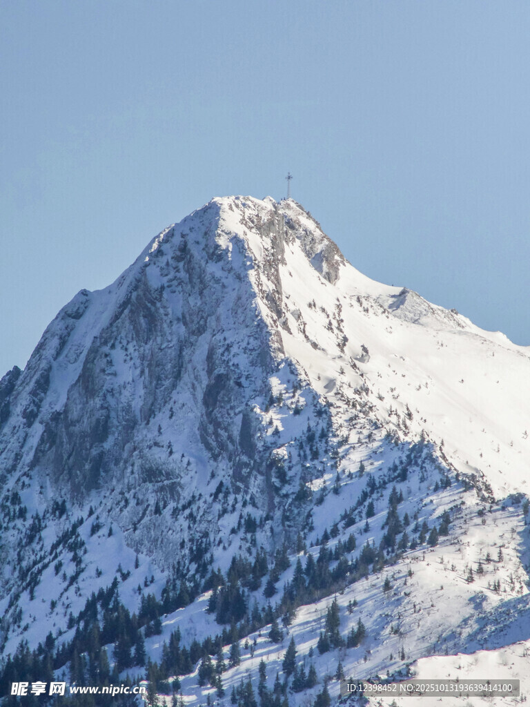 巍峨雪山壮丽景致