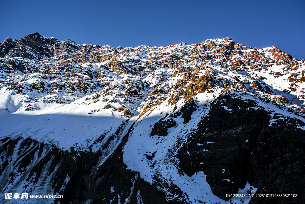 壮丽雪山景观