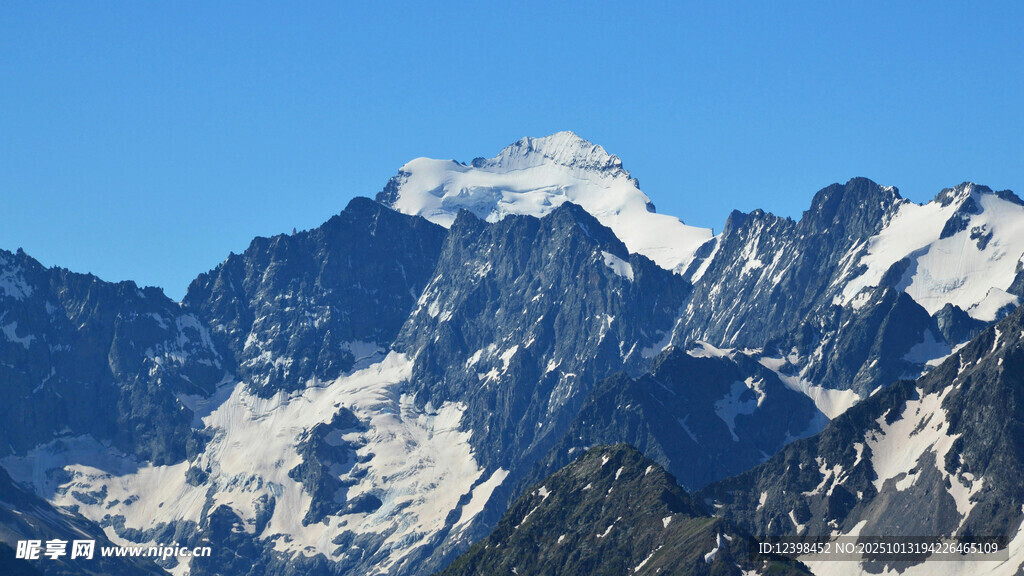 壮丽雪山景观