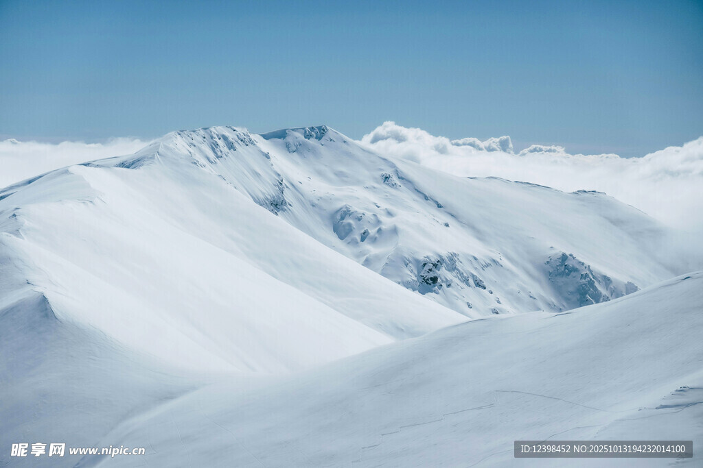 壮丽雪山景观