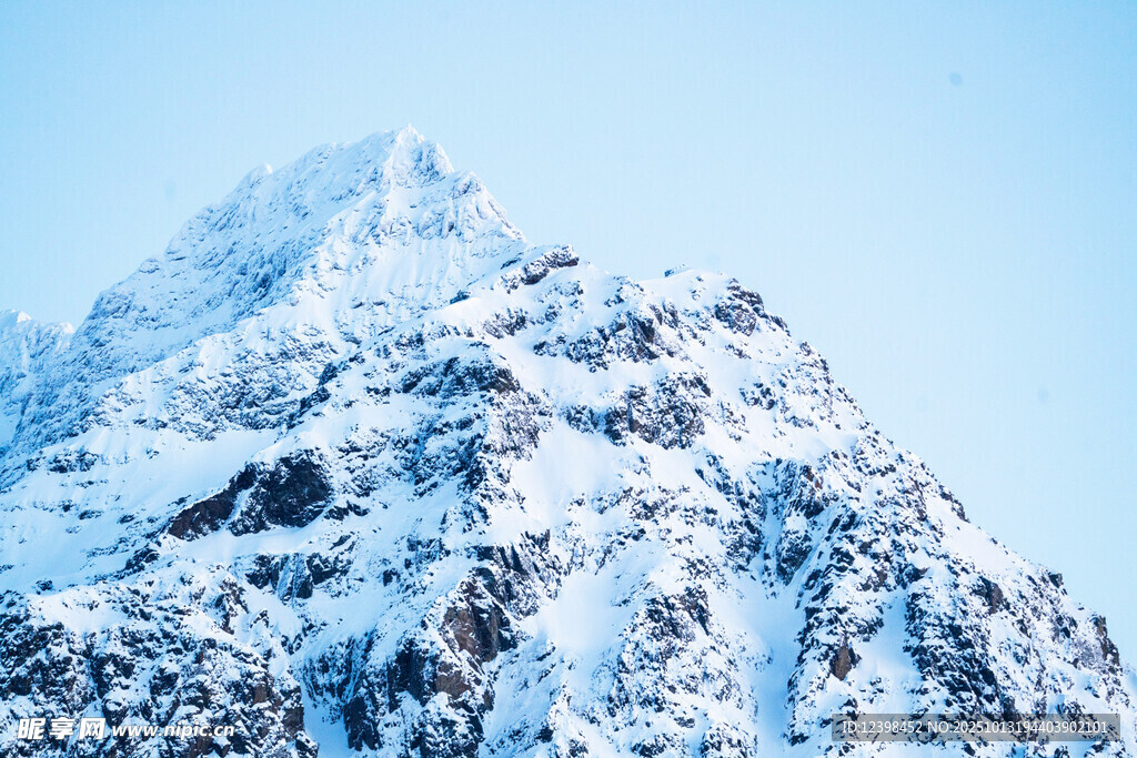 巍峨雪山