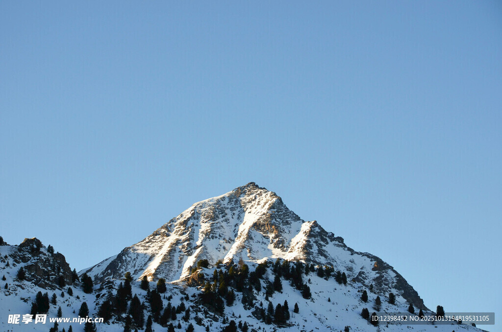 雪山巍峨