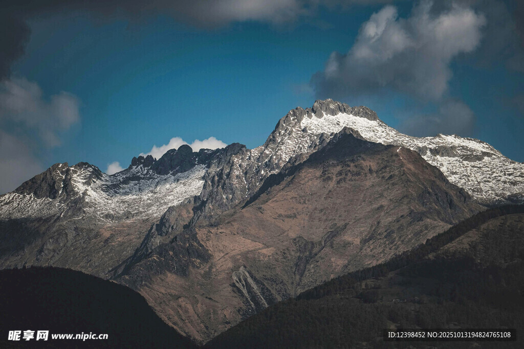 壮丽雪山美景