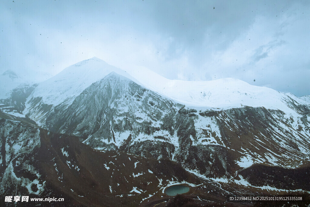 雪山壮丽景致