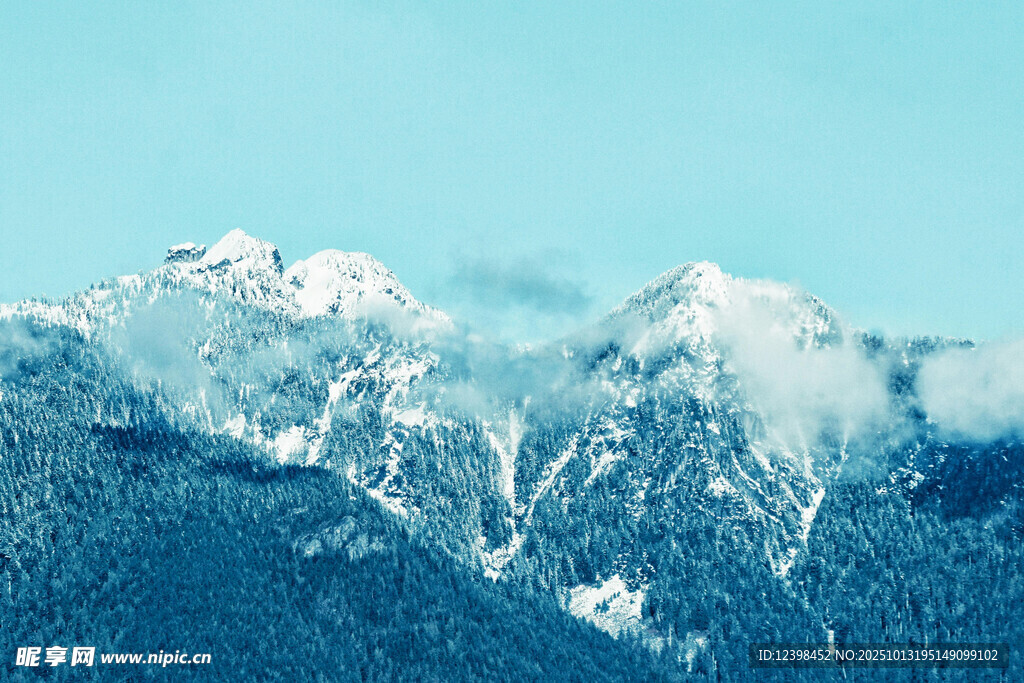 壮丽雪山景观
