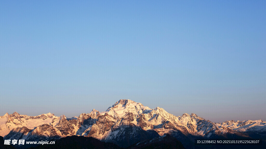 壮丽雪山