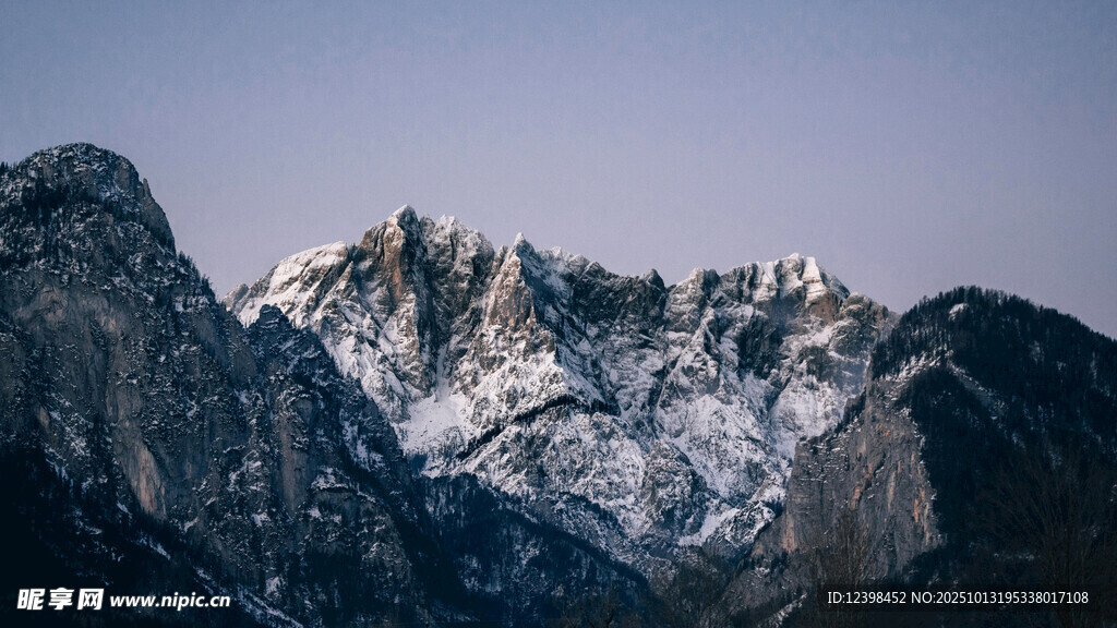 雪山壮丽景致