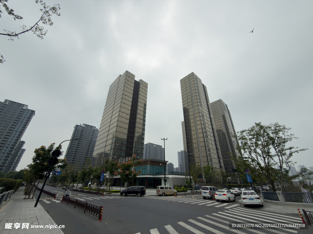 城市高楼街道景象