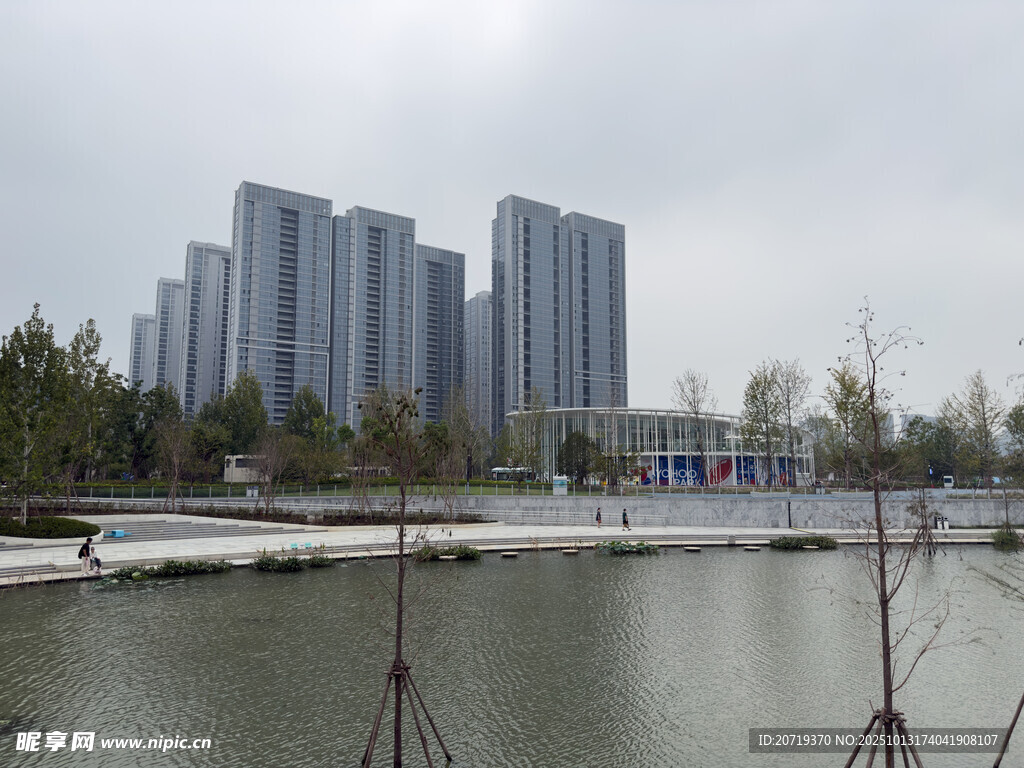 河畔高楼景观