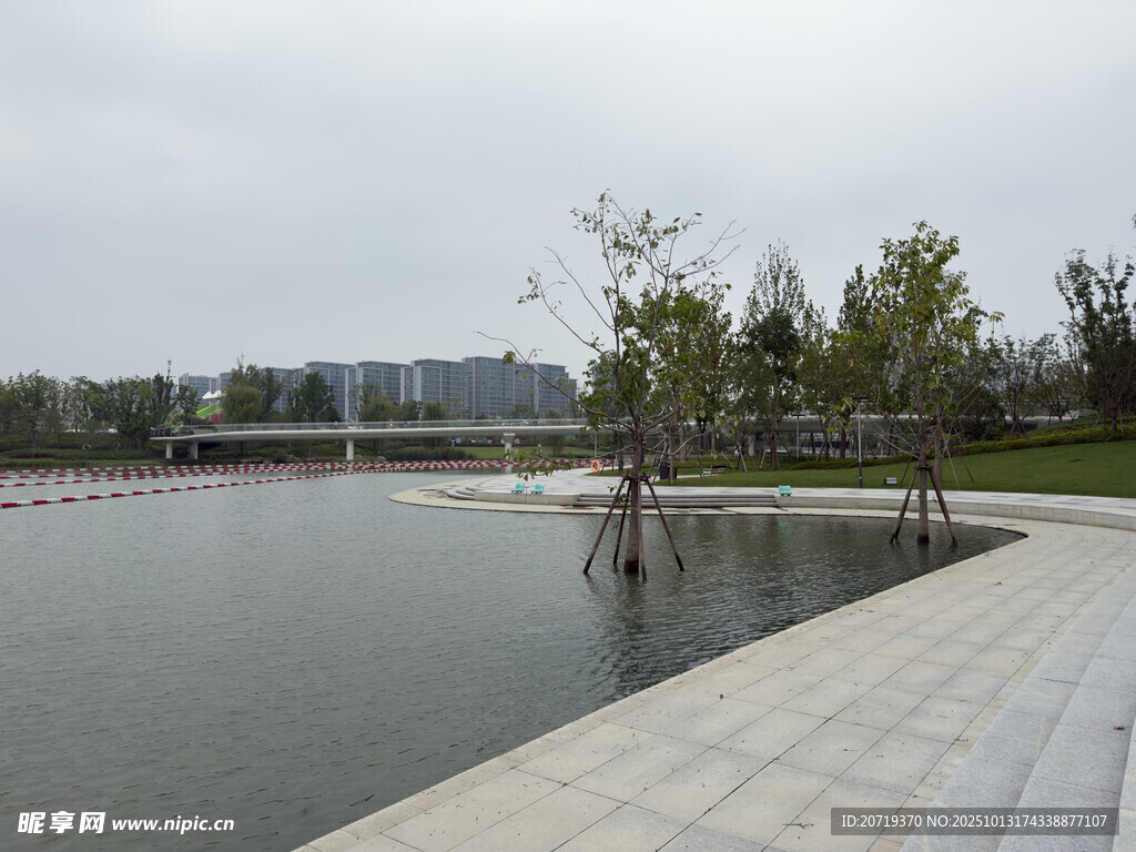 湖畔步道风景