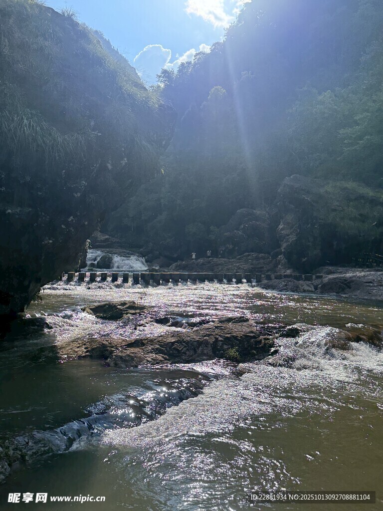 溪水