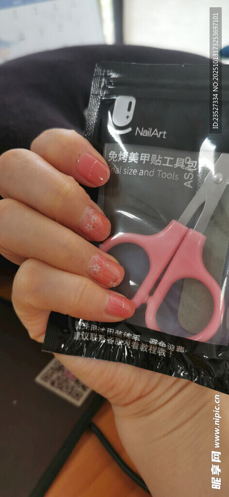 柚子红色的美甲