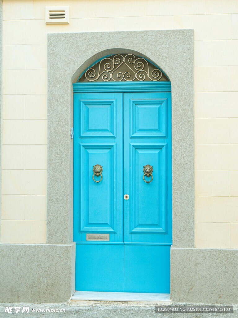 蓝色拱形门 简约建筑风