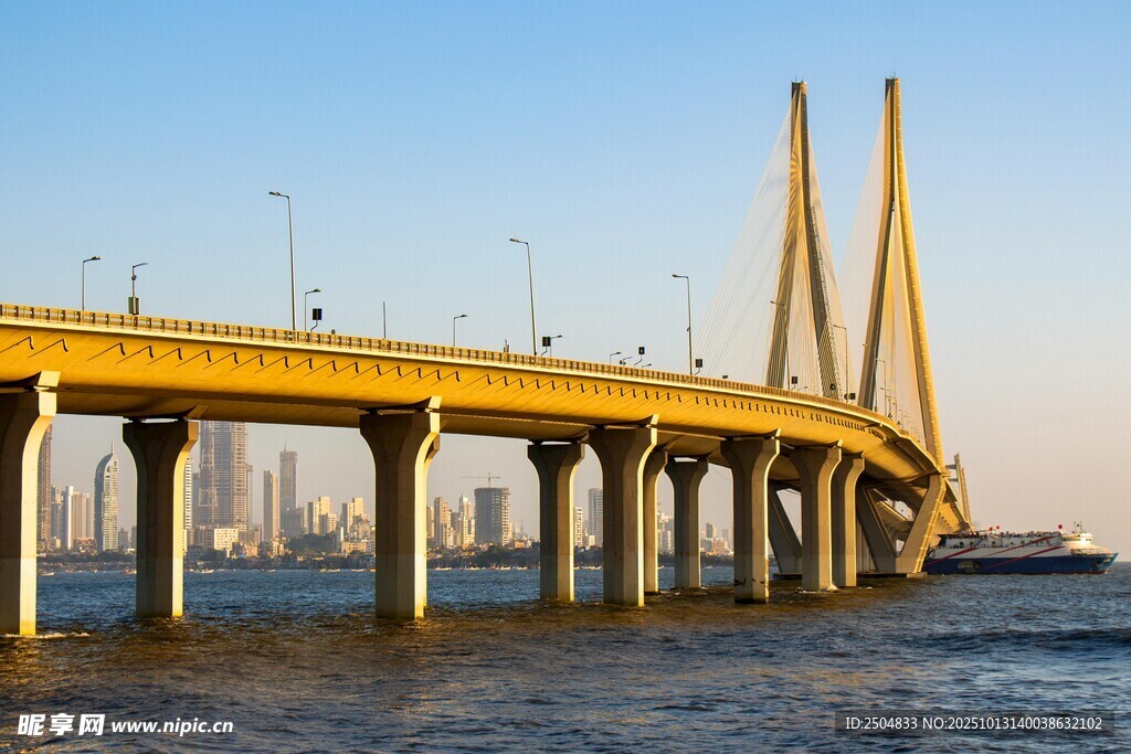 宏伟跨海大桥风景如画