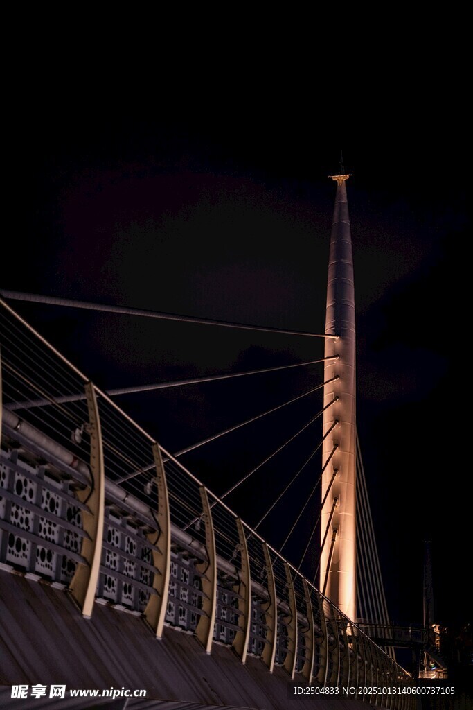 夜晚桥梁建筑独特景观