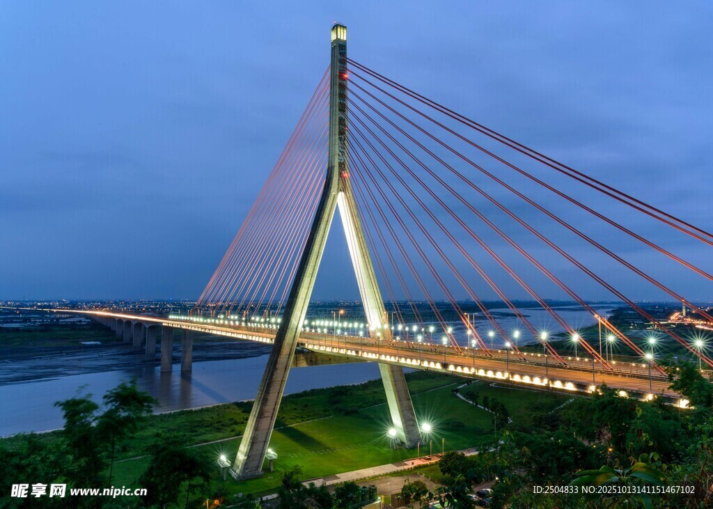 夜幕下的斜 桥美景