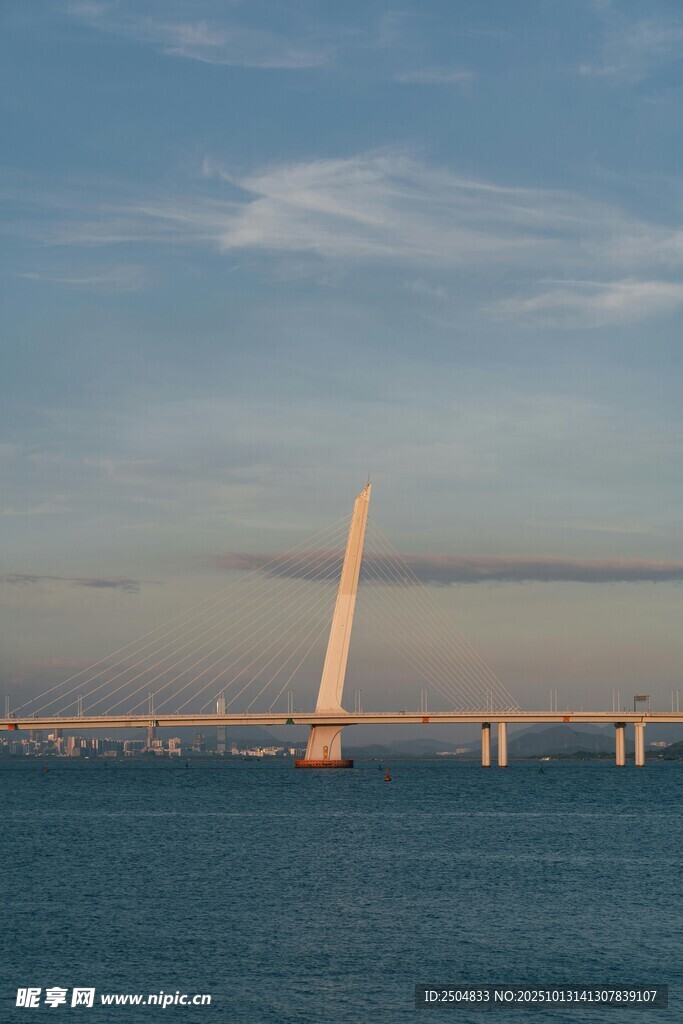 跨海大桥的壮丽黄昏景色