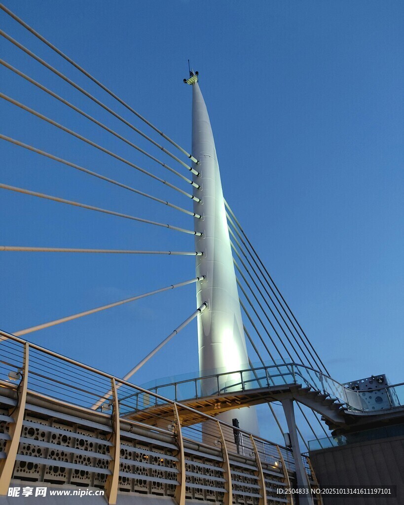 现代斜 桥的独特建筑风貌