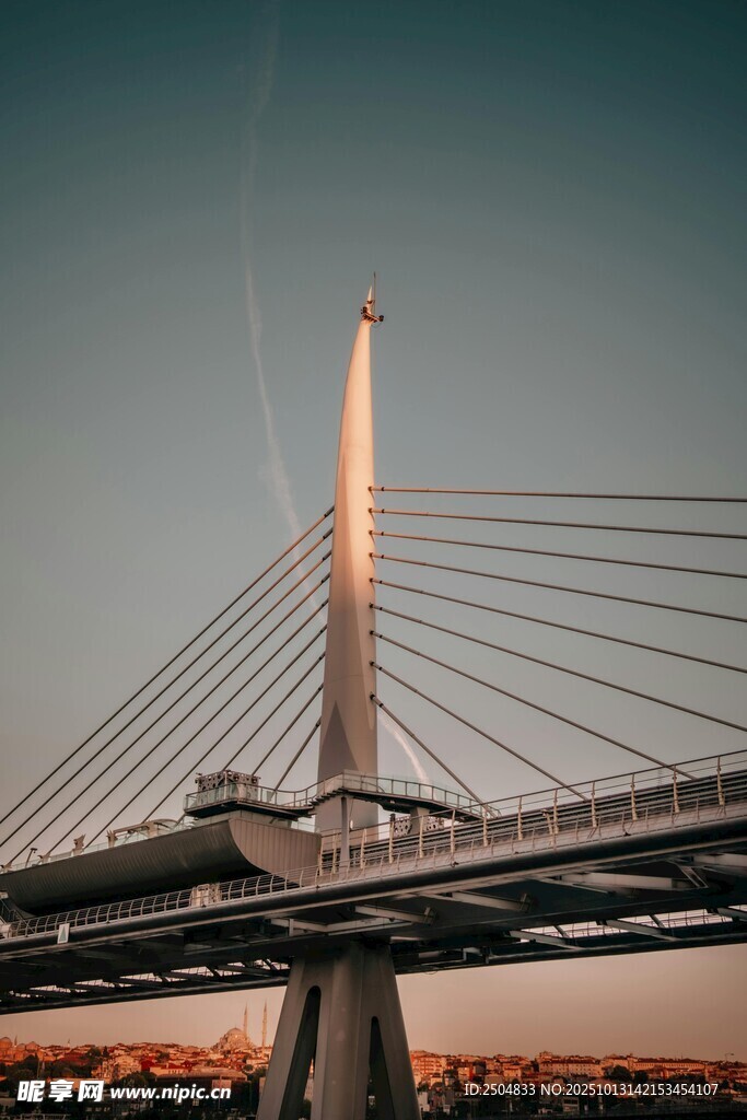现代斜 桥的壮丽景致