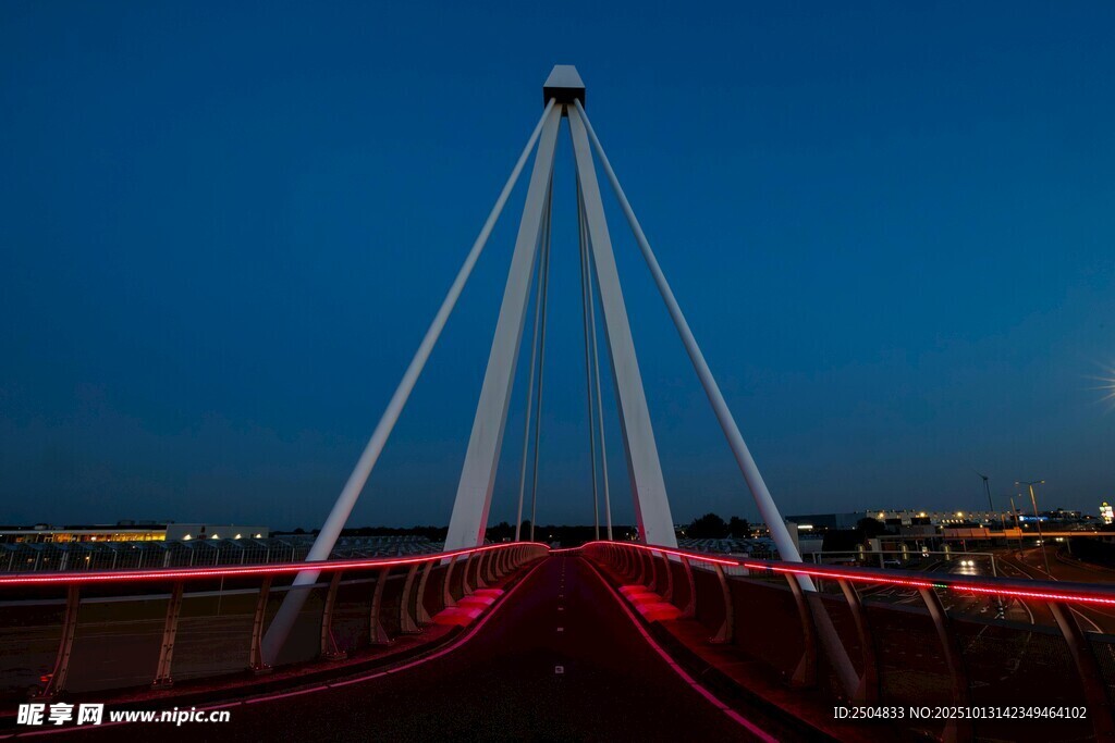 夜晚桥梁灯光绚丽景观