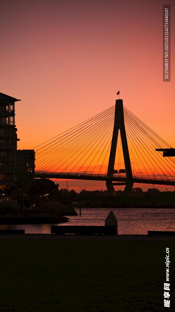 夕阳下的斜 桥美景