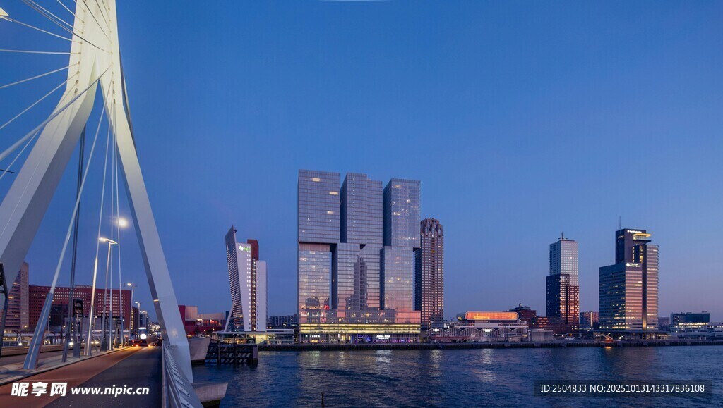 鹿特丹城市河畔风光