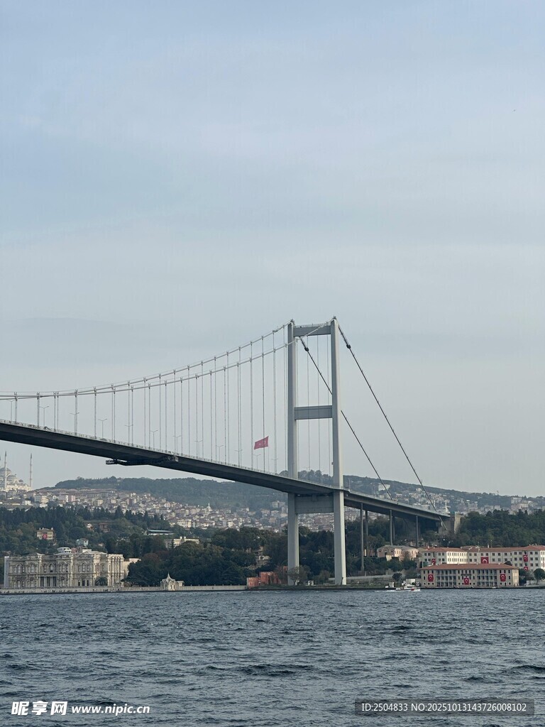 跨海大桥横跨海面