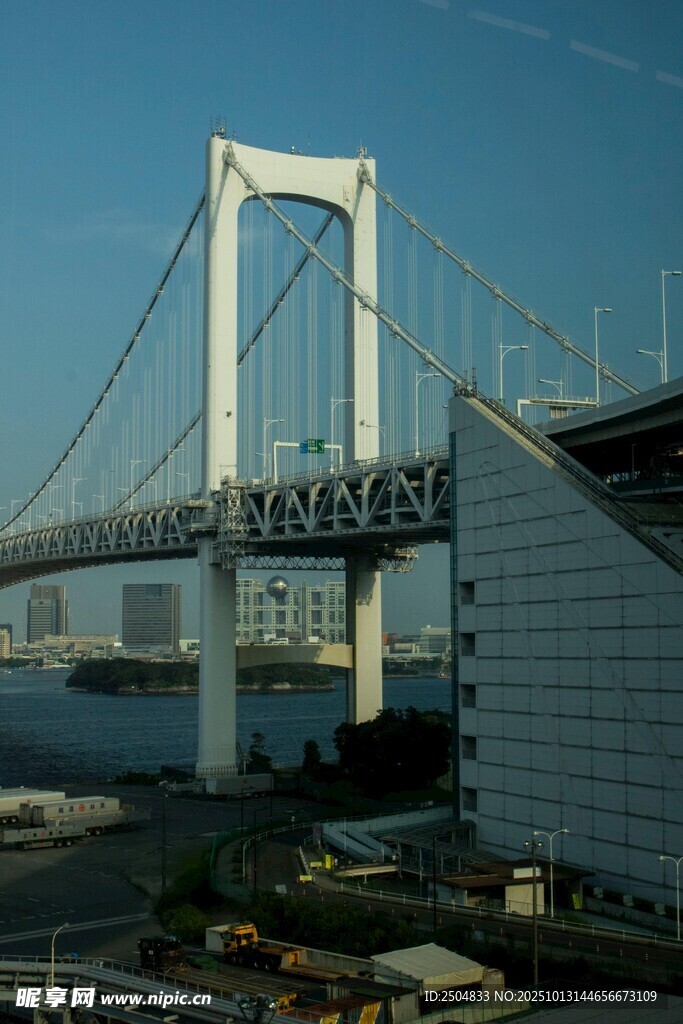 东京彩虹大桥城市景观