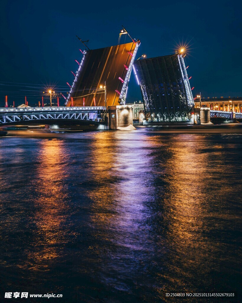 圣彼得堡桥梁夜景璀璨