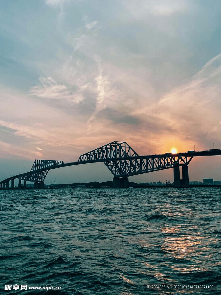 海上大桥日落美景