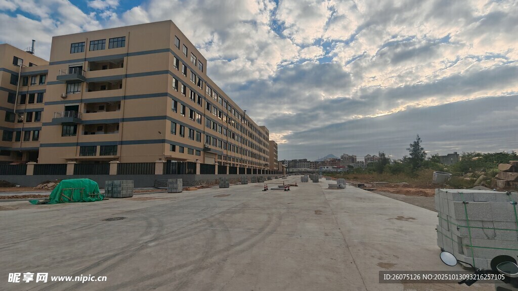 在建多层建筑现场