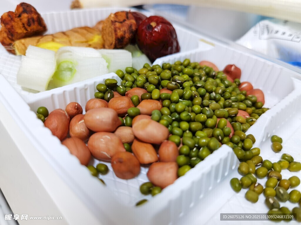 多样新鲜食材待烹饪