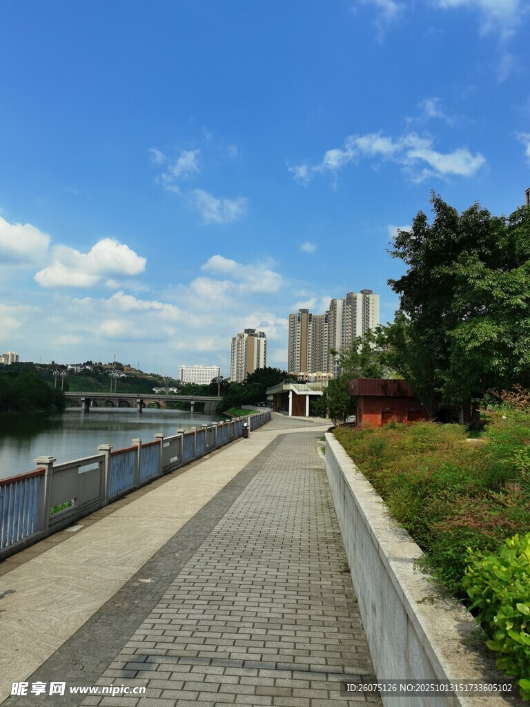 河畔步道风景