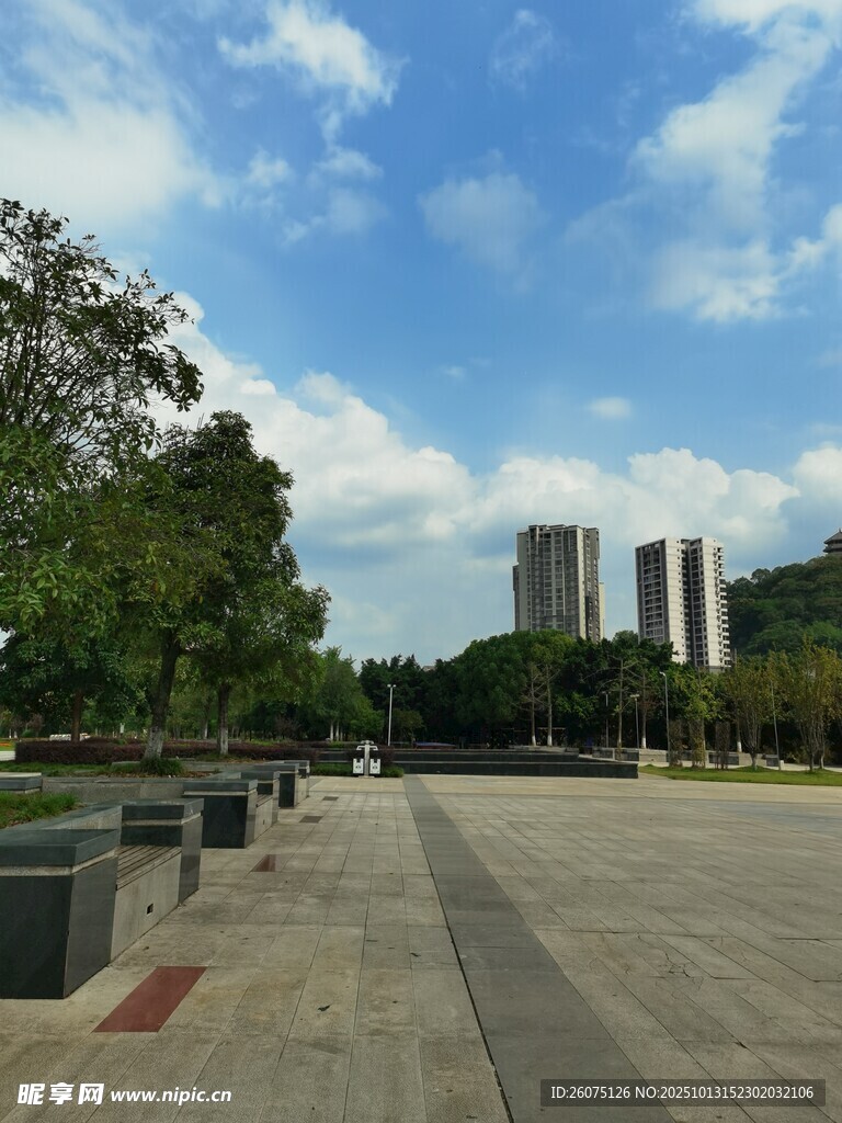 城市中的开阔休闲广场