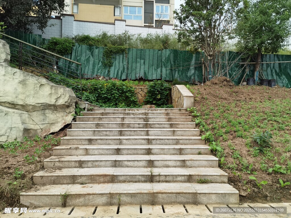 户外木质台阶景观