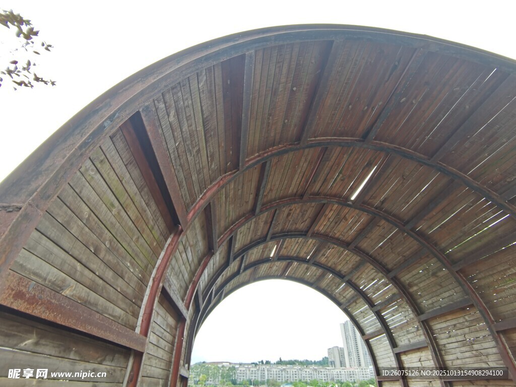 木质拱形结构建筑景观